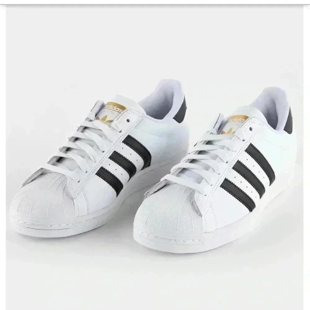 Adidas “Stan Smith” Superstar tennis shoes size 1. In good condition.